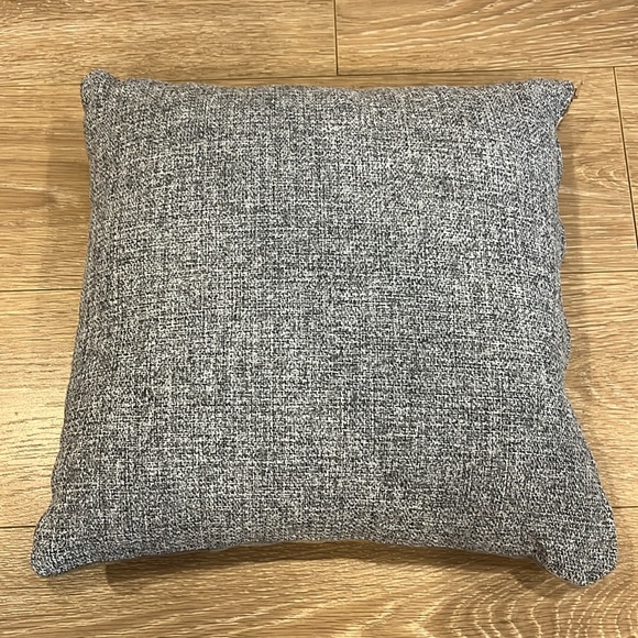 Modern Decorative Pillows (2 pack) - Picture 2 of 4